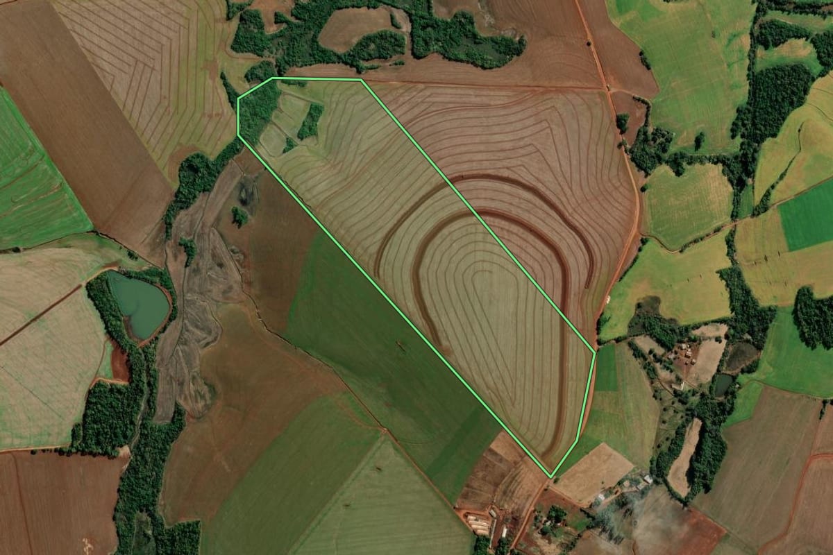 Imagem de satélite do imóvel rural em Inhacorá (RS), com o contorno declarado no CAR desenhado por cima.