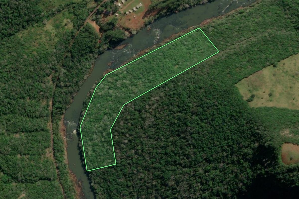Imagem de satélite do imóvel rural em Ipê (RS), com o contorno declarado no CAR desenhado por cima.