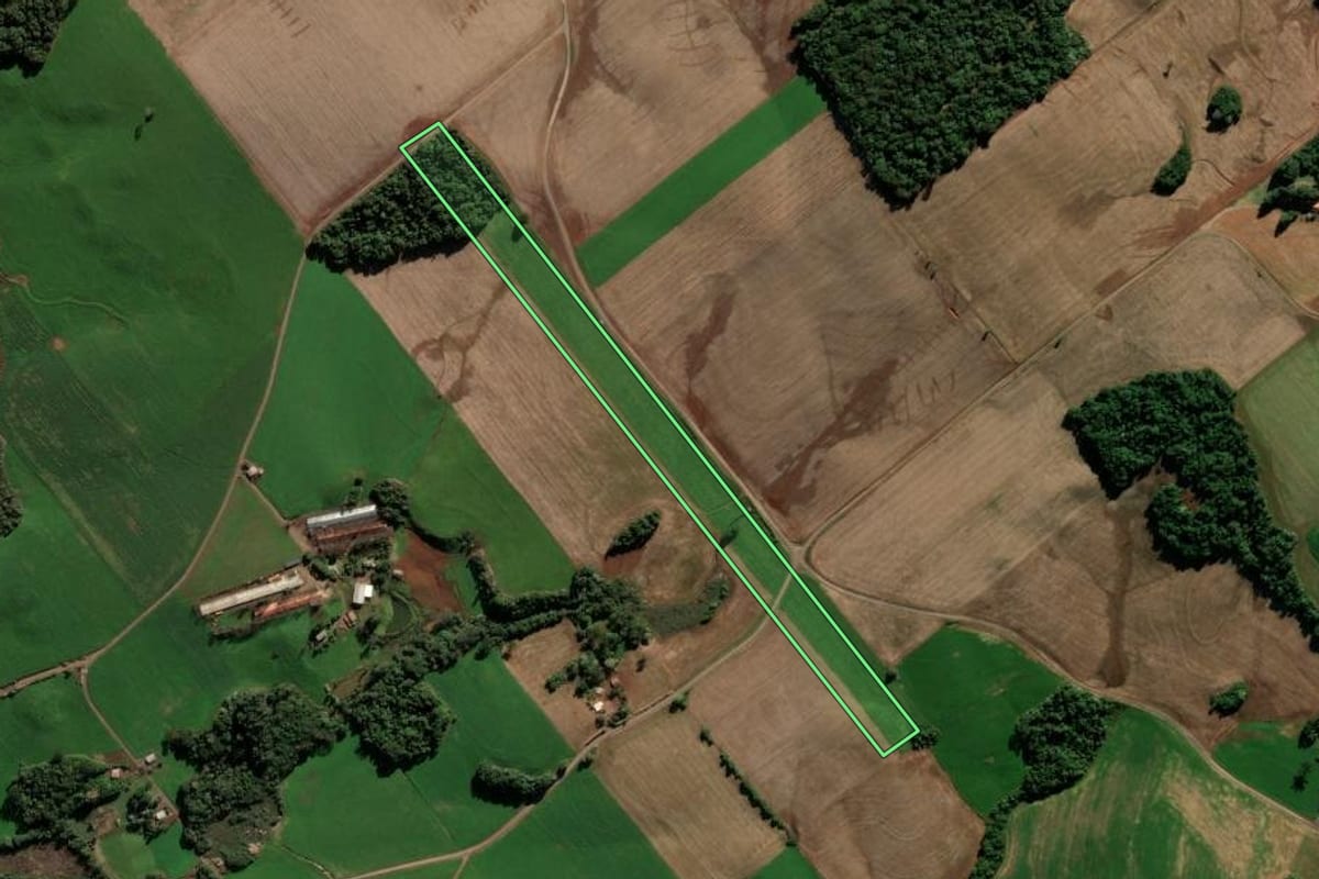 Imagem de satélite do imóvel rural em Ipiranga do Sul (RS), com o contorno declarado no CAR desenhado por cima.
