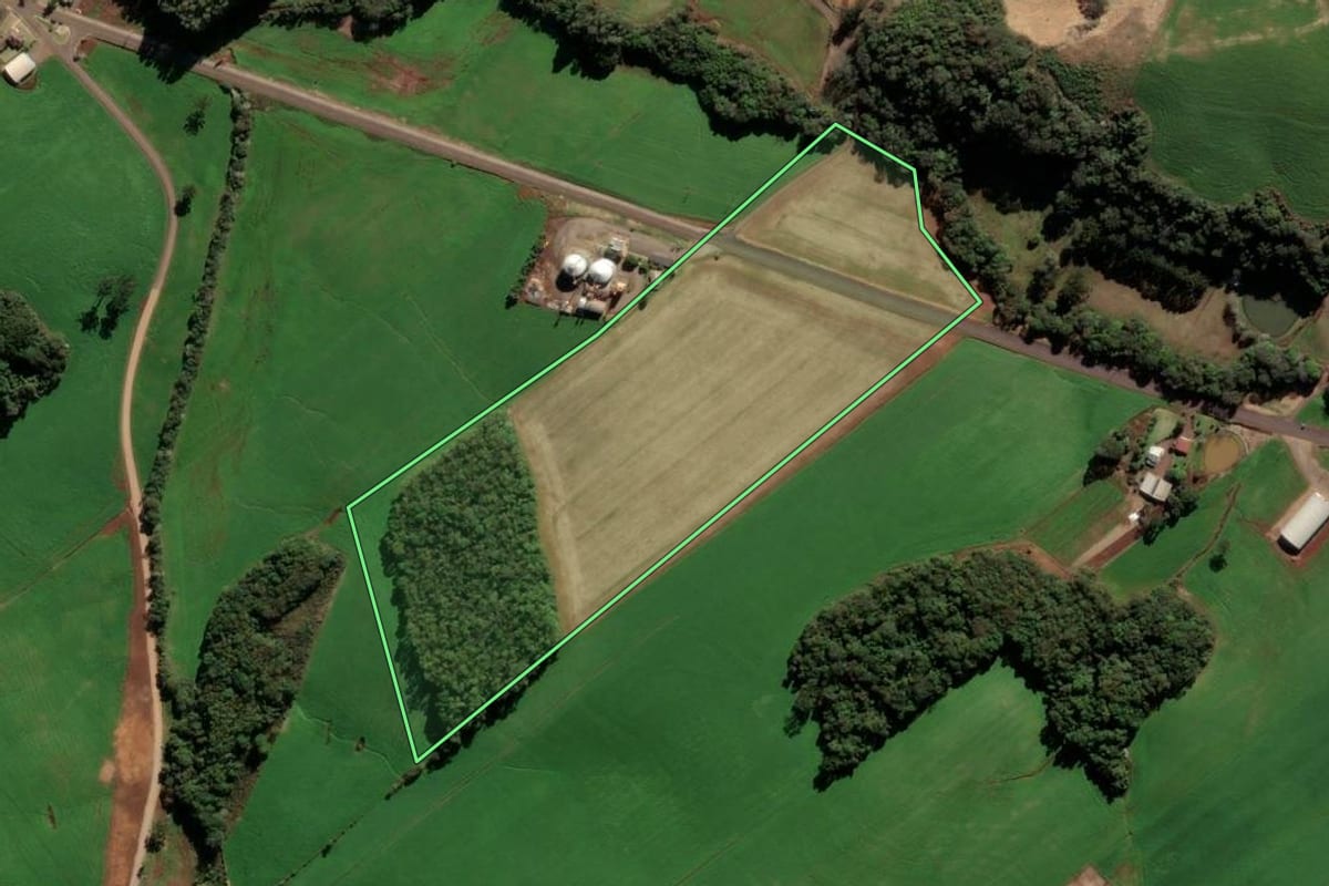 Imagem de satélite do imóvel rural em Ipiranga do Sul (RS), com o contorno declarado no CAR desenhado por cima.