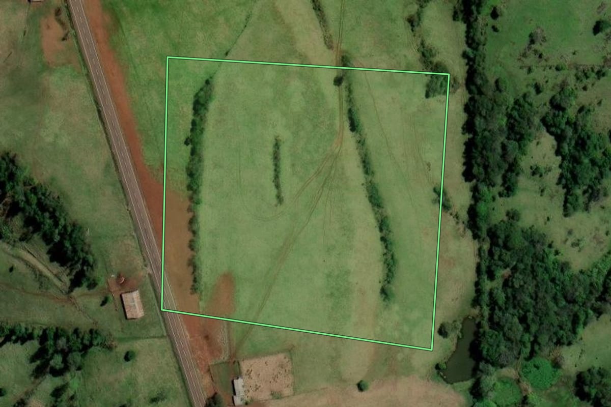 Imagem de satélite do imóvel rural em Iraí (RS), com o contorno declarado no CAR desenhado por cima.