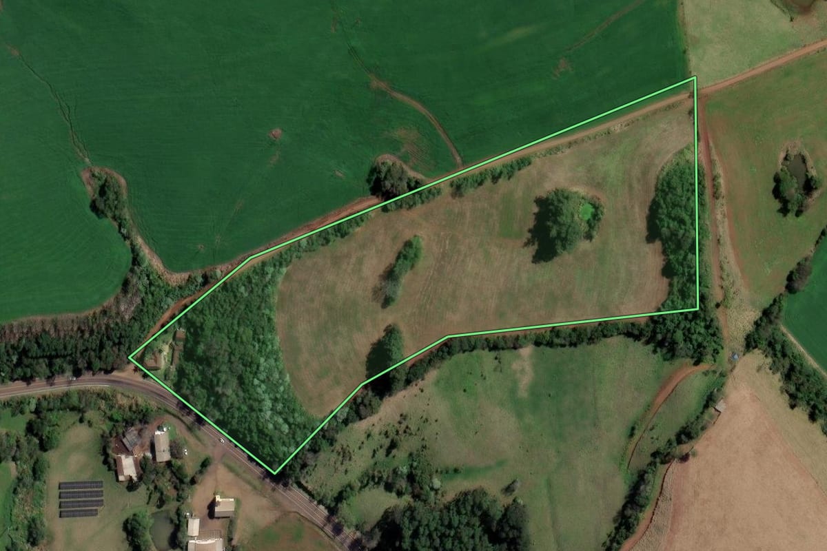 Imagem de satélite do imóvel rural em Iraí (RS), com o contorno declarado no CAR desenhado por cima.