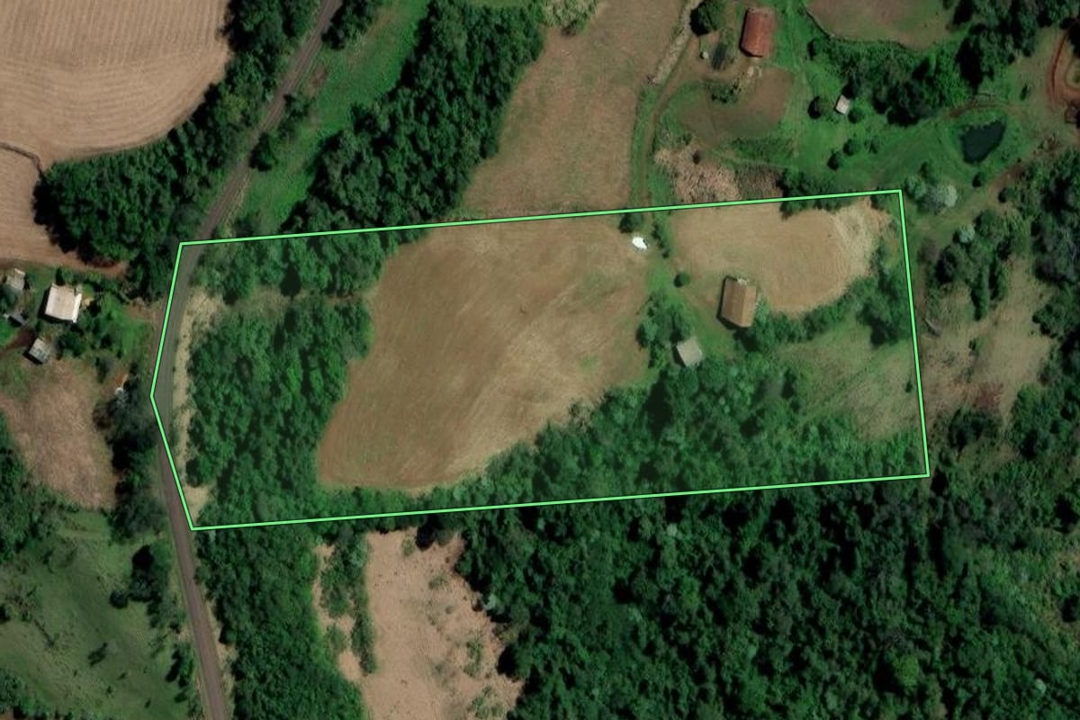 Imagem de satélite do imóvel rural em Iraí (RS), com o contorno declarado no CAR desenhado por cima.