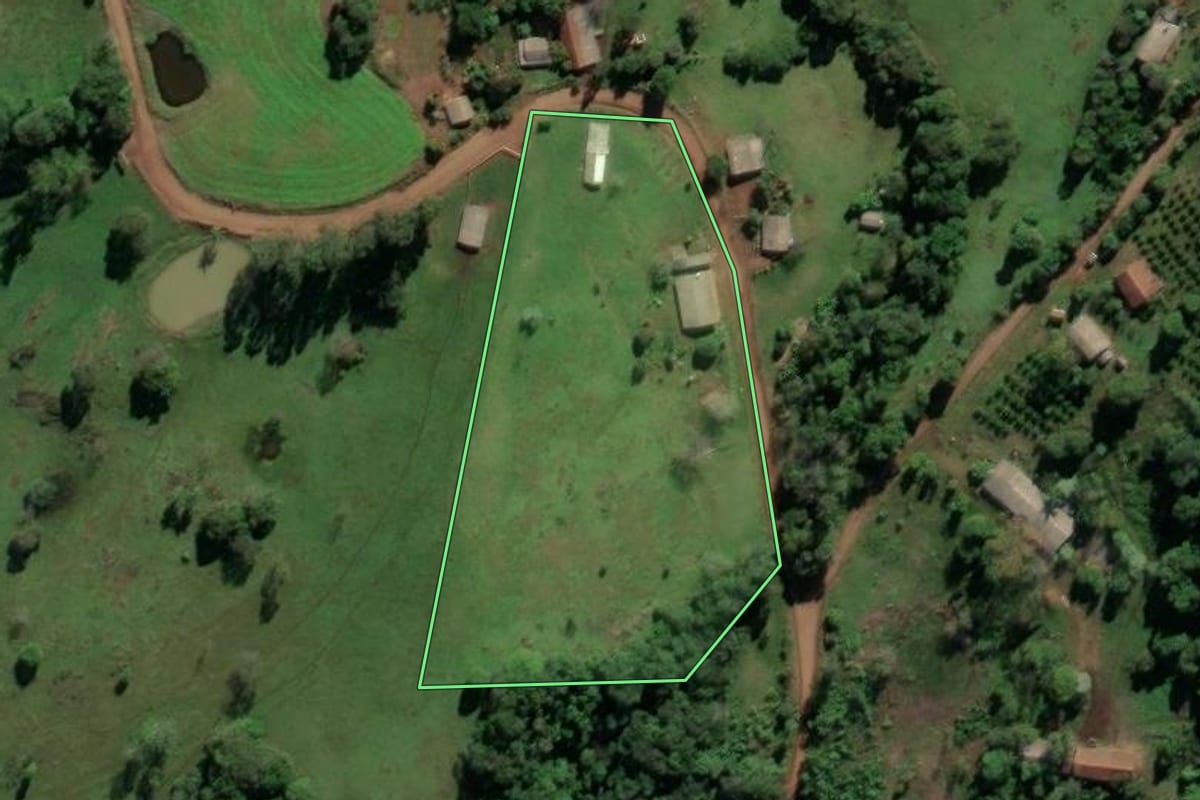 Imagem de satélite do imóvel rural em Iraí (RS), com o contorno declarado no CAR desenhado por cima.