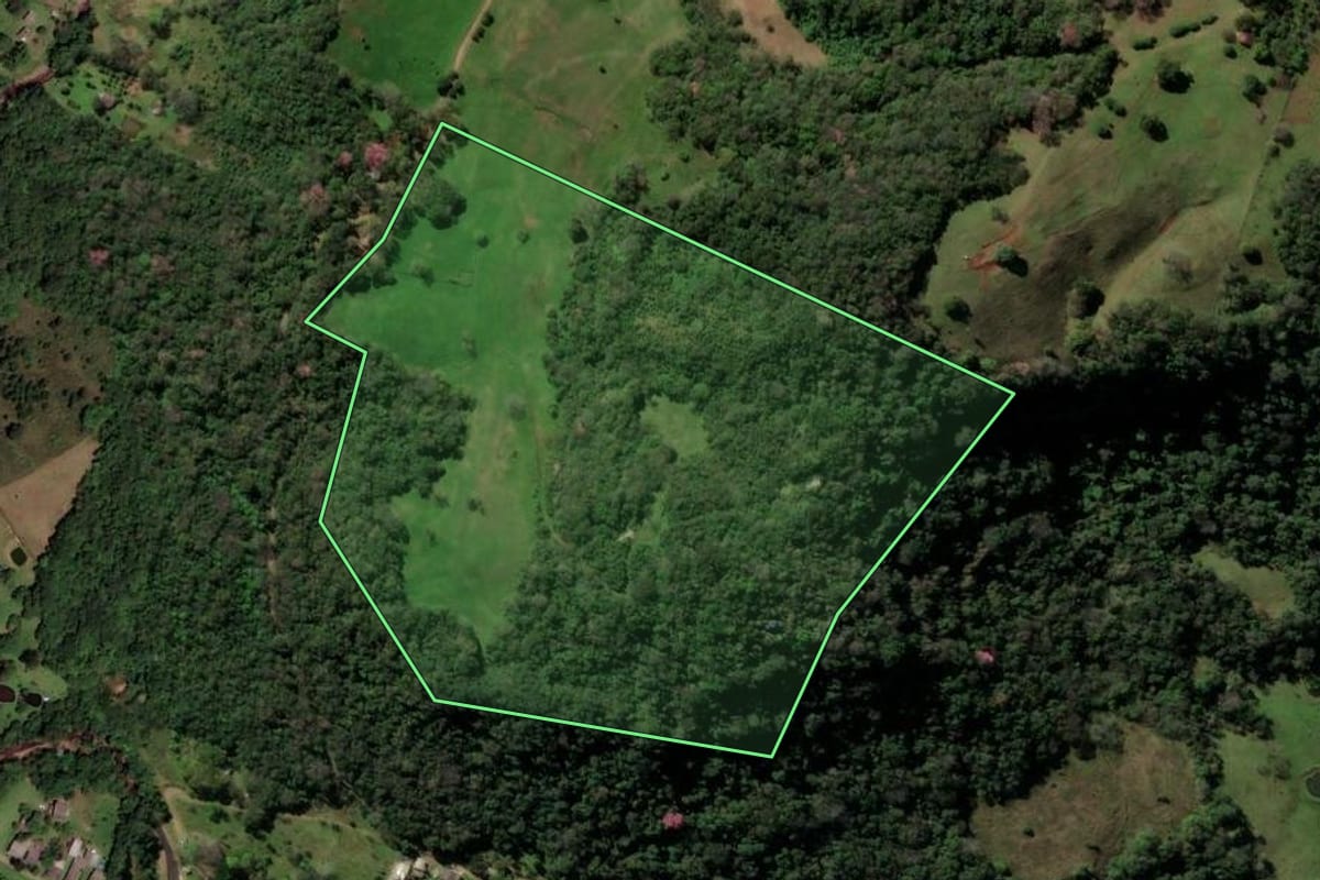 Imagem de satélite do imóvel rural em Itaara (RS), com o contorno declarado no CAR desenhado por cima.