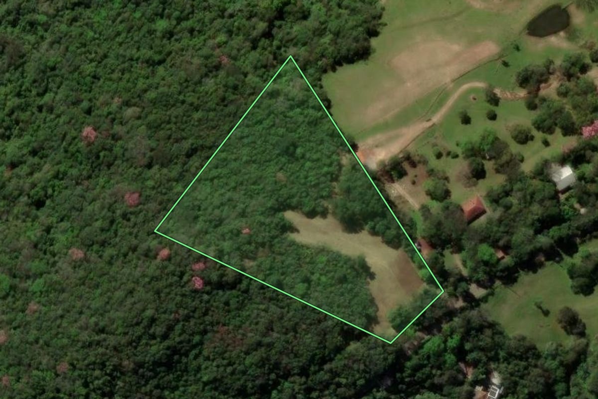 Imagem de satélite do imóvel rural em Itaara (RS), com o contorno declarado no CAR desenhado por cima.