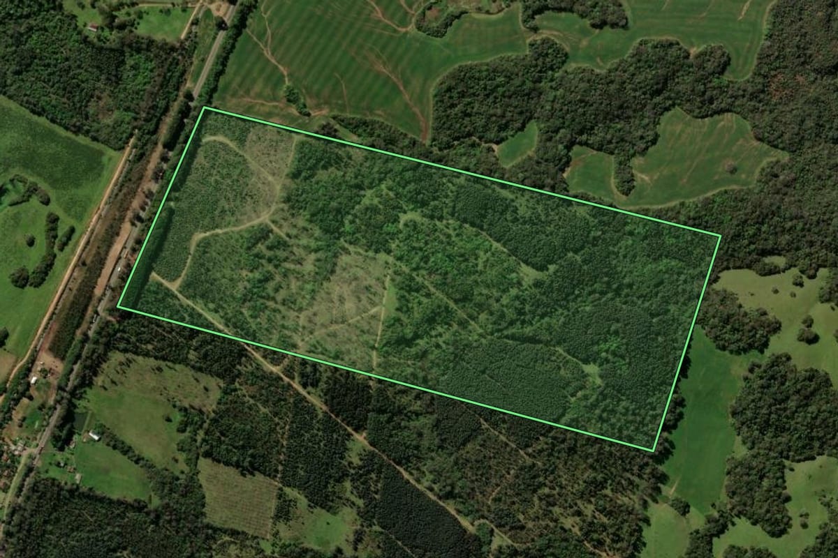 Imagem de satélite do imóvel rural em Itaara (RS), com o contorno declarado no CAR desenhado por cima.