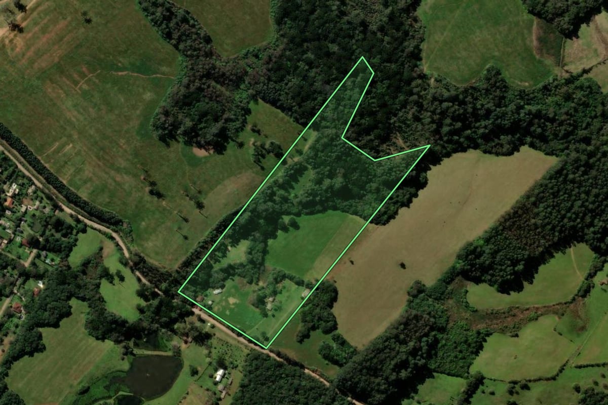 Imagem de satélite do imóvel rural em Itaara (RS), com o contorno declarado no CAR desenhado por cima.