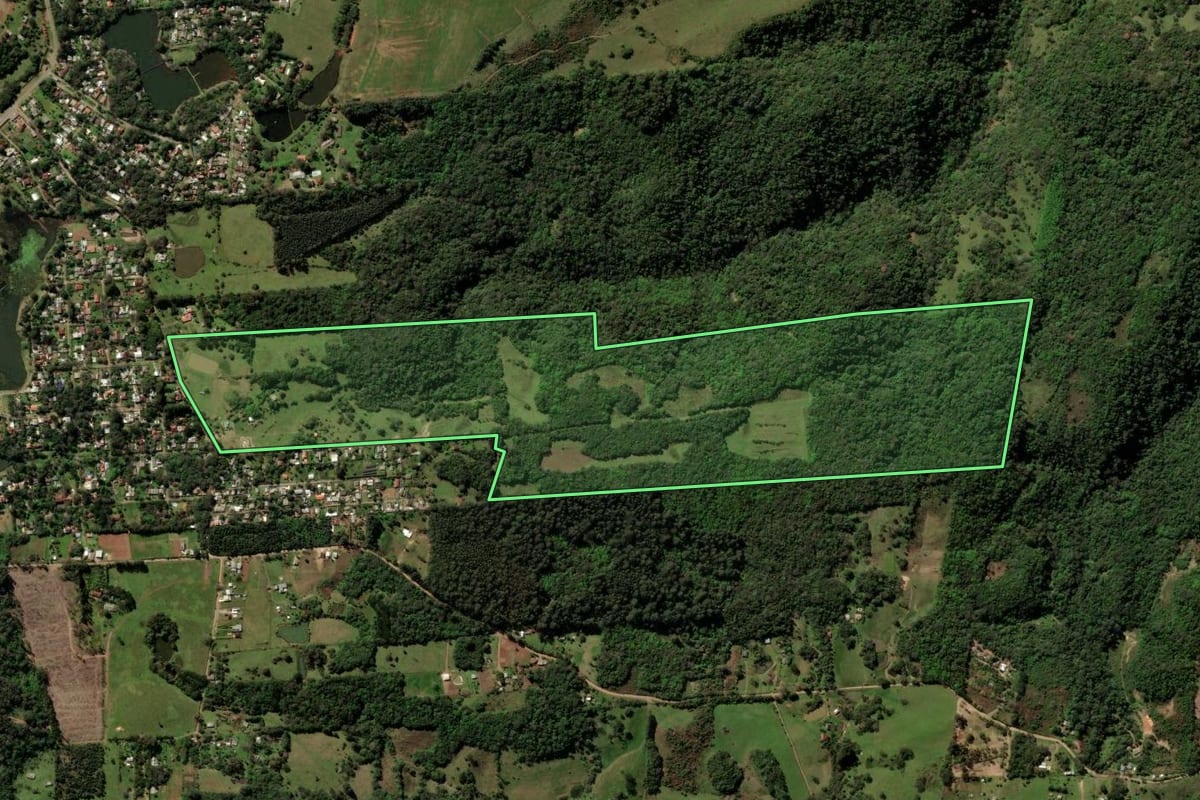 Imagem de satélite do imóvel rural em Itaara (RS), com o contorno declarado no CAR desenhado por cima.