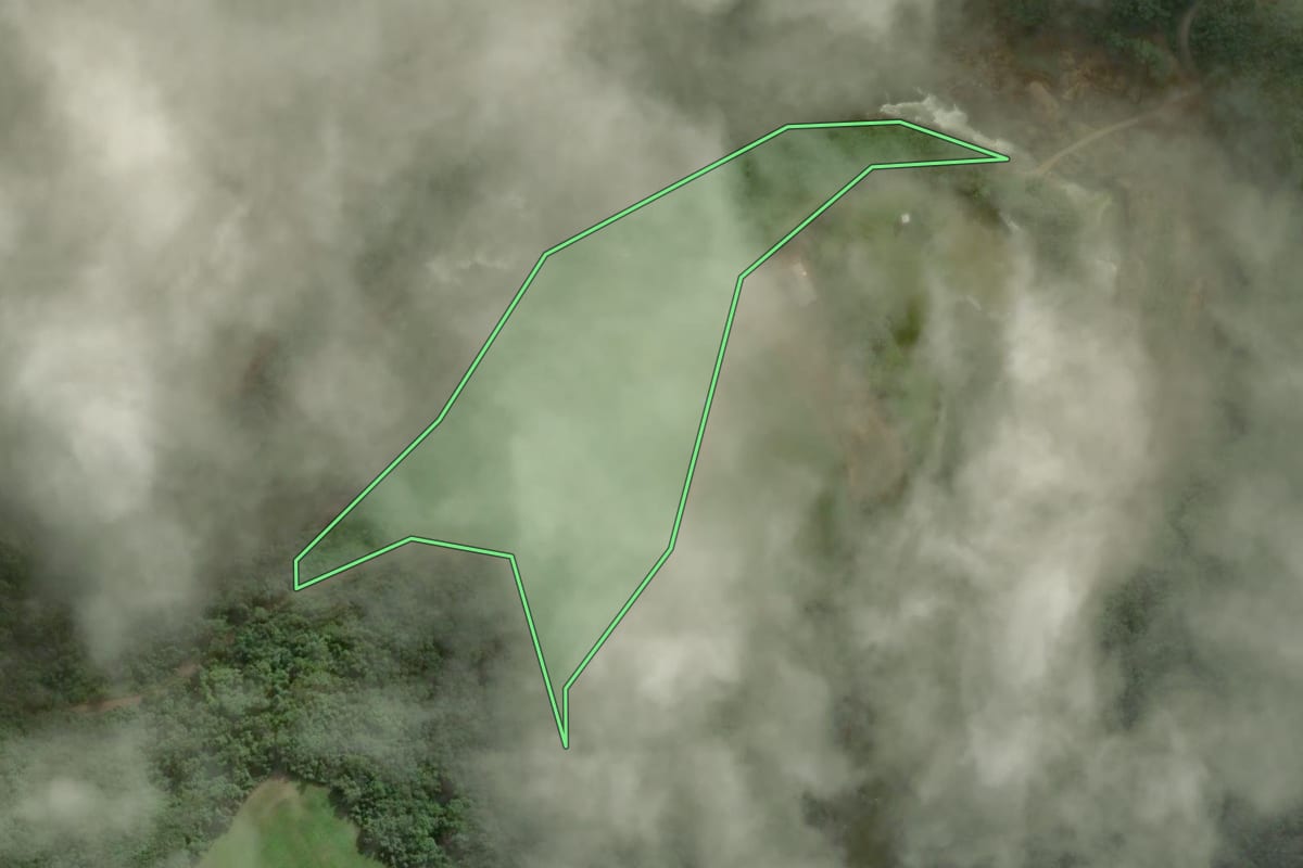 Imagem de satélite do imóvel rural em Itapuca (RS), com o contorno declarado no CAR desenhado por cima.