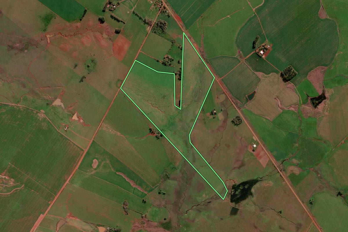 Imagem de satélite do imóvel rural em Itaqui (RS), com o contorno declarado no CAR desenhado por cima.