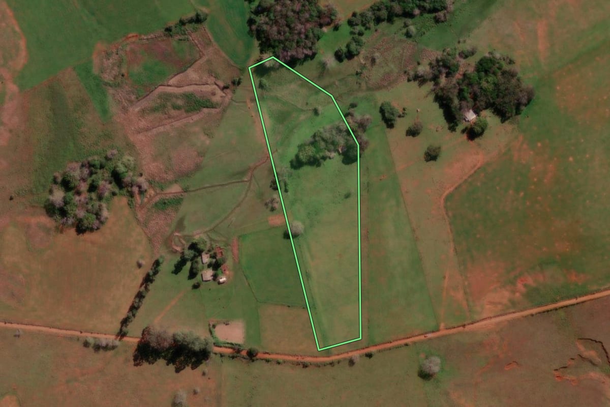 Imagem de satélite do imóvel rural em Itaqui (RS), com o contorno declarado no CAR desenhado por cima.