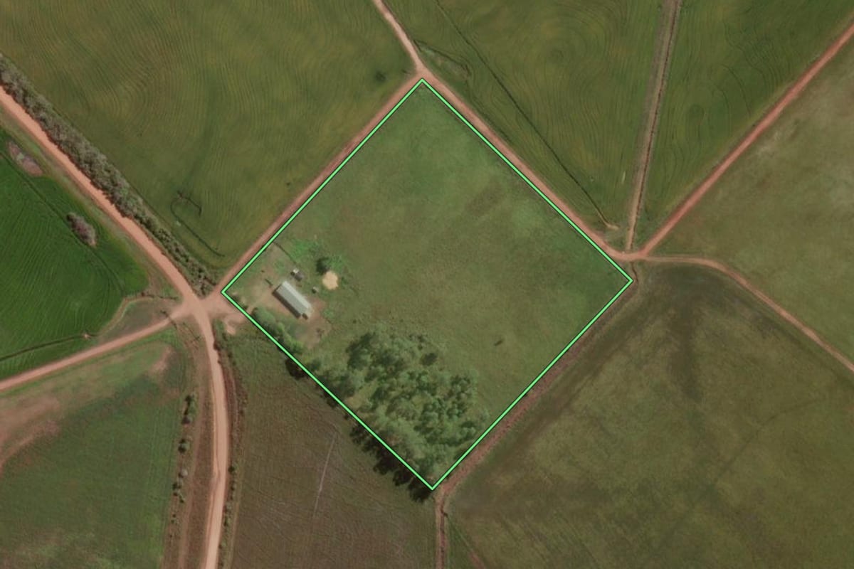 Imagem de satélite do imóvel rural em Itaqui (RS), com o contorno declarado no CAR desenhado por cima.