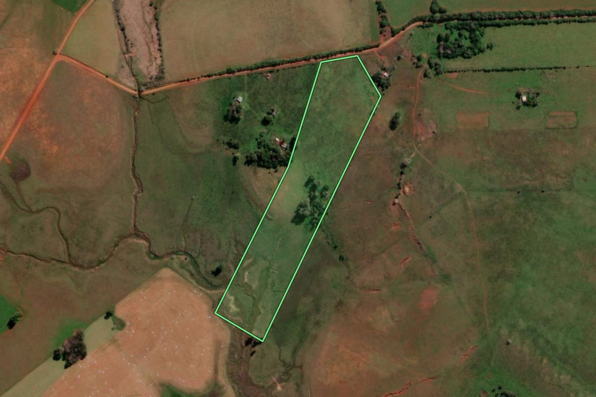 Imagem de satélite do imóvel rural em Itaqui (RS), com o contorno declarado no CAR desenhado por cima.