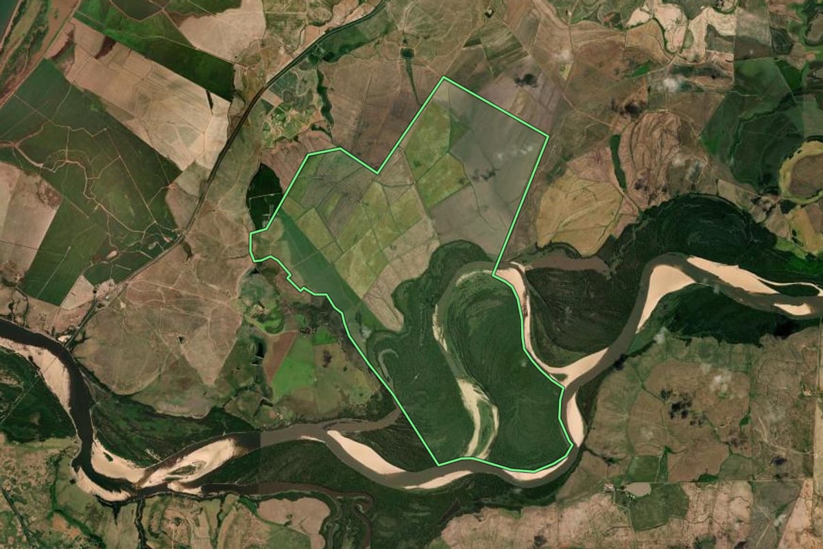 Imagem de satélite do imóvel rural em Itaqui (RS), com o contorno declarado no CAR desenhado por cima.