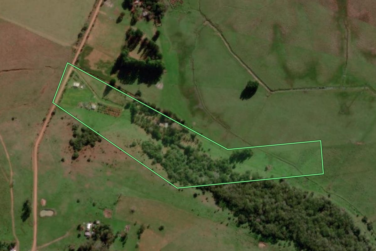 Imagem de satélite do imóvel rural em Itaqui (RS), com o contorno declarado no CAR desenhado por cima.