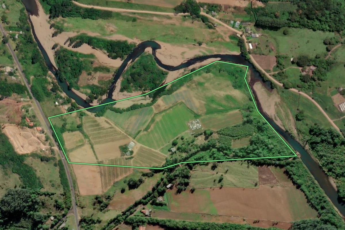 Imagem de satélite do imóvel rural em Itati (RS), com o contorno declarado no CAR desenhado por cima.