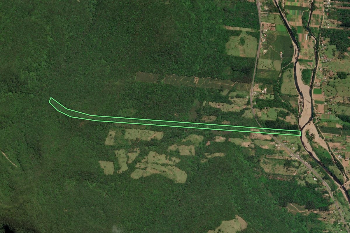 Imagem de satélite do imóvel rural em Itati (RS), com o contorno declarado no CAR desenhado por cima.