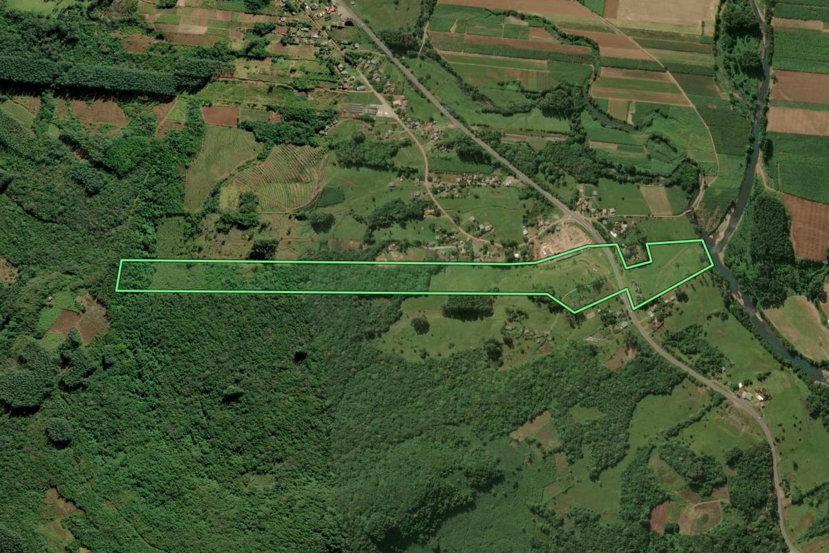 Imagem de satélite do imóvel rural em Itati (RS), com o contorno declarado no CAR desenhado por cima.