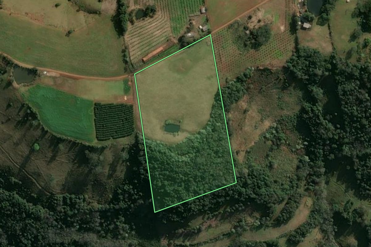 Imagem de satélite do imóvel rural em Itatiba do Sul (RS), com o contorno declarado no CAR desenhado por cima.