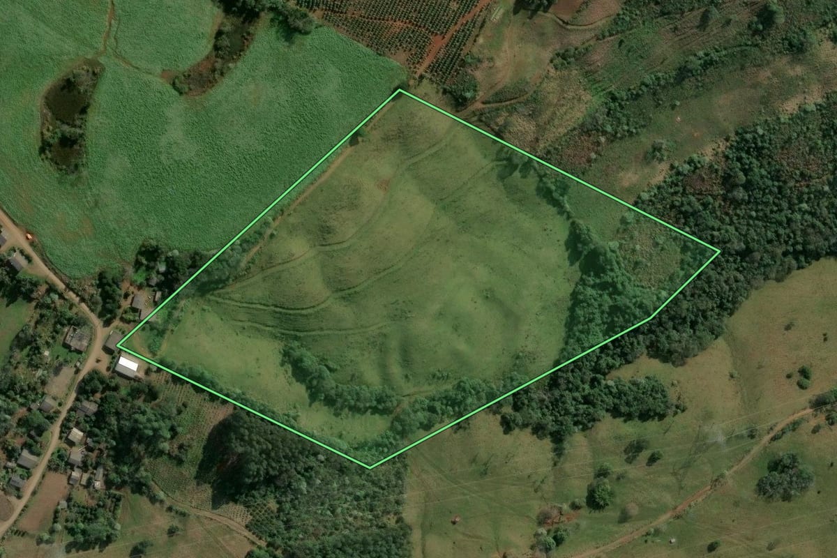 Imagem de satélite do imóvel rural em Itatiba do Sul (RS), com o contorno declarado no CAR desenhado por cima.