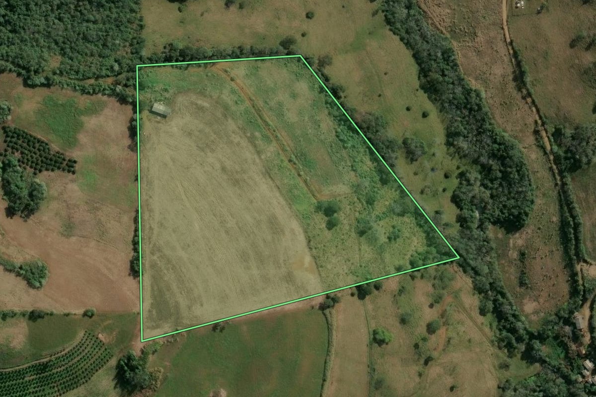 Imagem de satélite do imóvel rural em Itatiba do Sul (RS), com o contorno declarado no CAR desenhado por cima.
