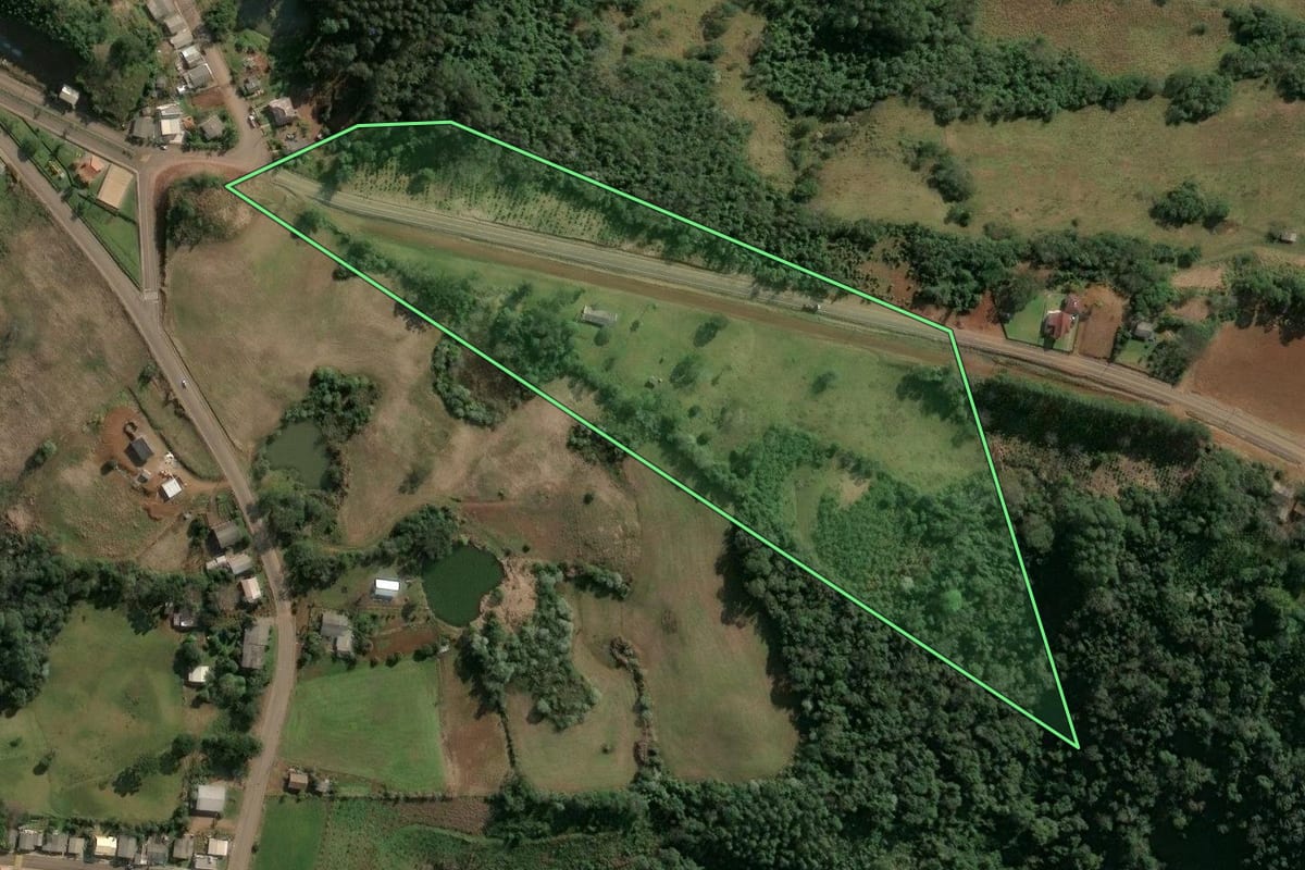 Imagem de satélite do imóvel rural em Itatiba do Sul (RS), com o contorno declarado no CAR desenhado por cima.