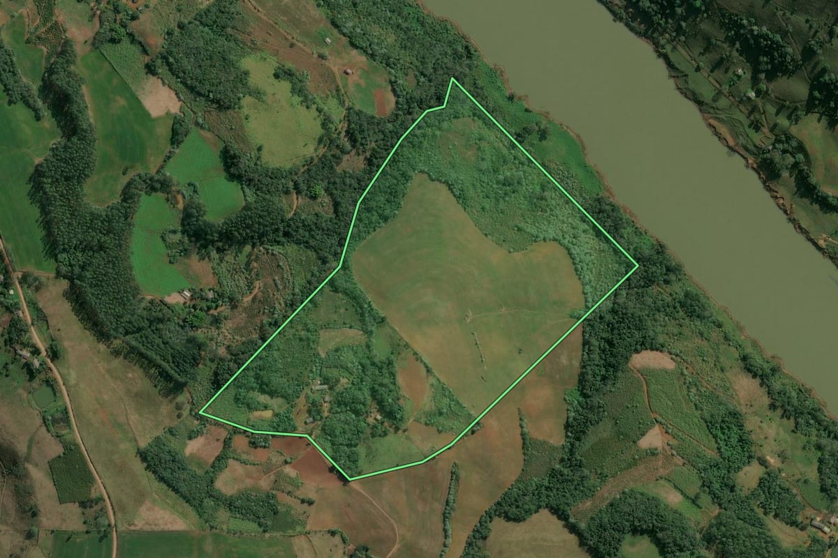 Imagem de satélite do imóvel rural em Itatiba do Sul (RS), com o contorno declarado no CAR desenhado por cima.