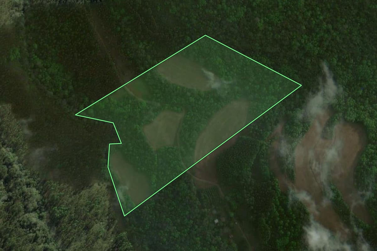 Imagem de satélite do imóvel rural em Itatiba do Sul (RS), com o contorno declarado no CAR desenhado por cima.
