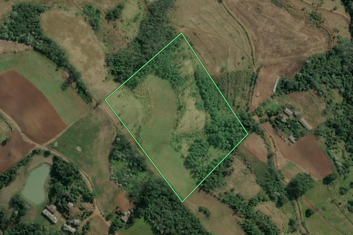 Imagem de satélite do imóvel rural em Itatiba do Sul (RS), com o contorno declarado no CAR desenhado por cima.
