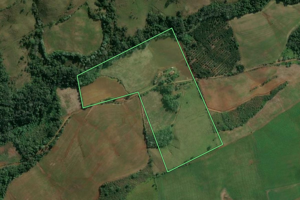 Imagem de satélite do imóvel rural em Itatiba do Sul (RS), com o contorno declarado no CAR desenhado por cima.
