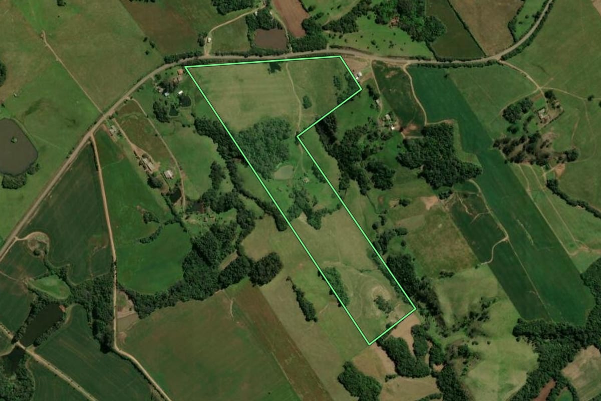 Imagem de satélite do imóvel rural em Ivorá (RS), com o contorno declarado no CAR desenhado por cima.