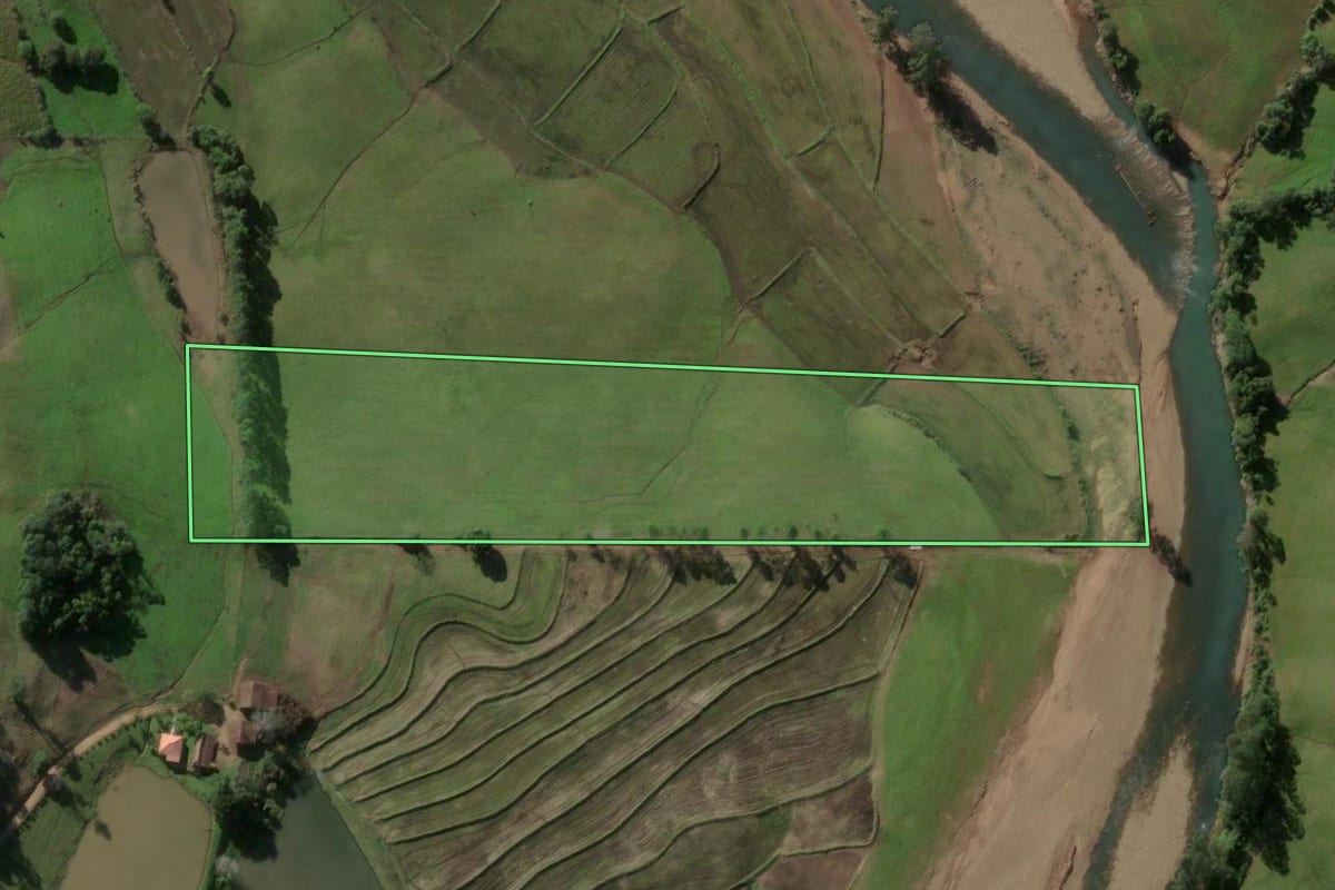 Imagem de satélite do imóvel rural em Ivorá (RS), com o contorno declarado no CAR desenhado por cima.