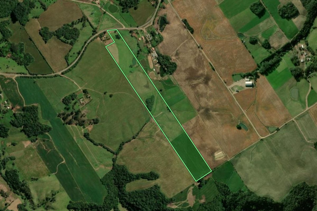 Imagem de satélite do imóvel rural em Ivorá (RS), com o contorno declarado no CAR desenhado por cima.