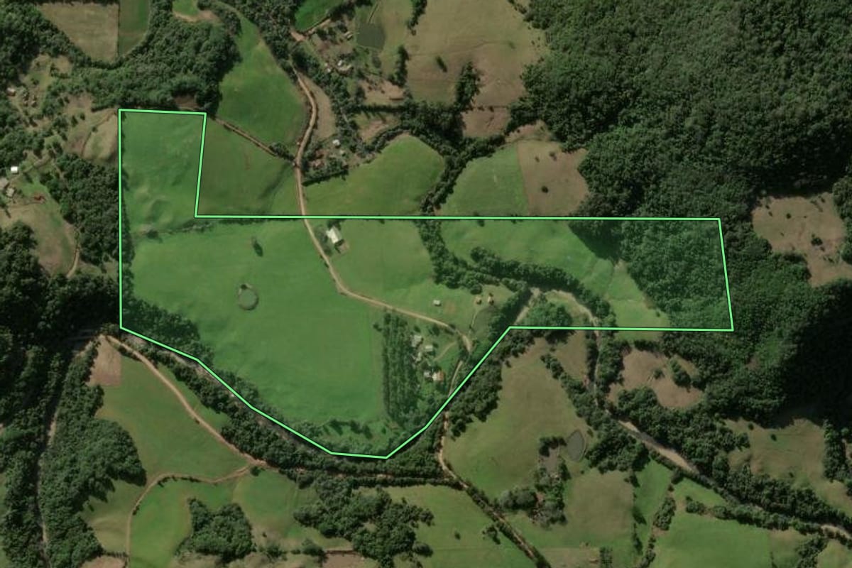 Imagem de satélite do imóvel rural em Ivorá (RS), com o contorno declarado no CAR desenhado por cima.