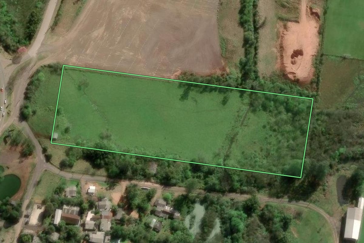 Imagem de satélite do imóvel rural em Ivoti (RS), com o contorno declarado no CAR desenhado por cima.
