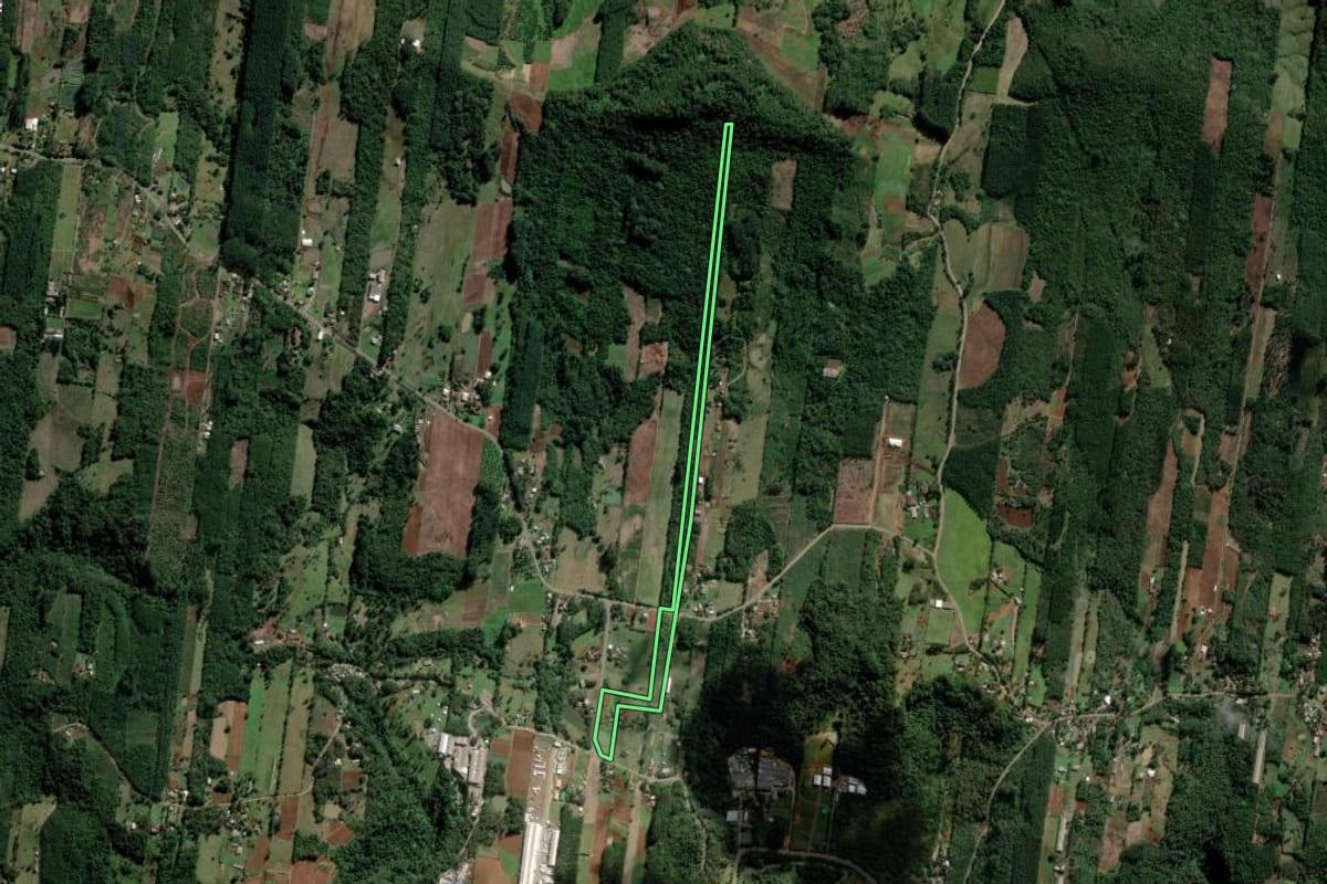 Imagem de satélite do imóvel rural em Ivoti (RS), com o contorno declarado no CAR desenhado por cima.