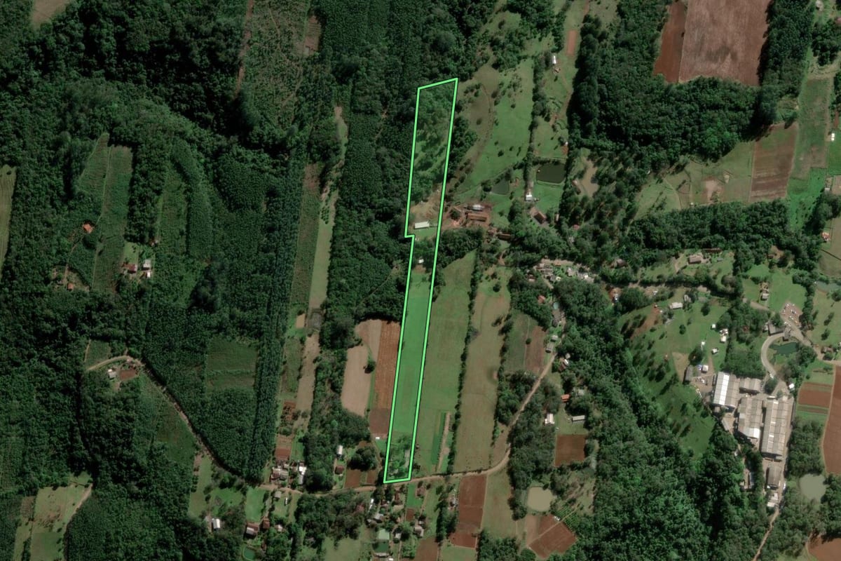 Imagem de satélite do imóvel rural em Ivoti (RS), com o contorno declarado no CAR desenhado por cima.