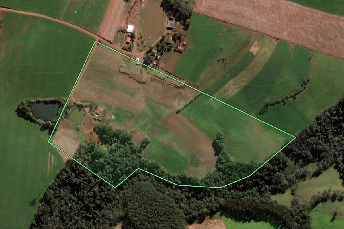 Imagem de satélite do imóvel rural em Jaboticaba (RS), com o contorno declarado no CAR desenhado por cima.