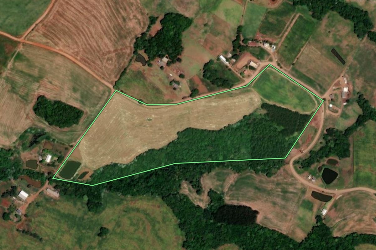 Imagem de satélite do imóvel rural em Jaboticaba (RS), com o contorno declarado no CAR desenhado por cima.