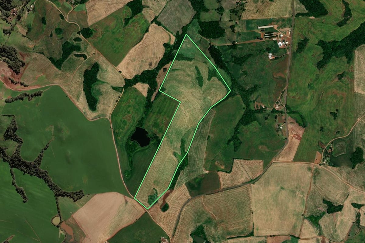 Imagem de satélite do imóvel rural em Jaboticaba (RS), com o contorno declarado no CAR desenhado por cima.