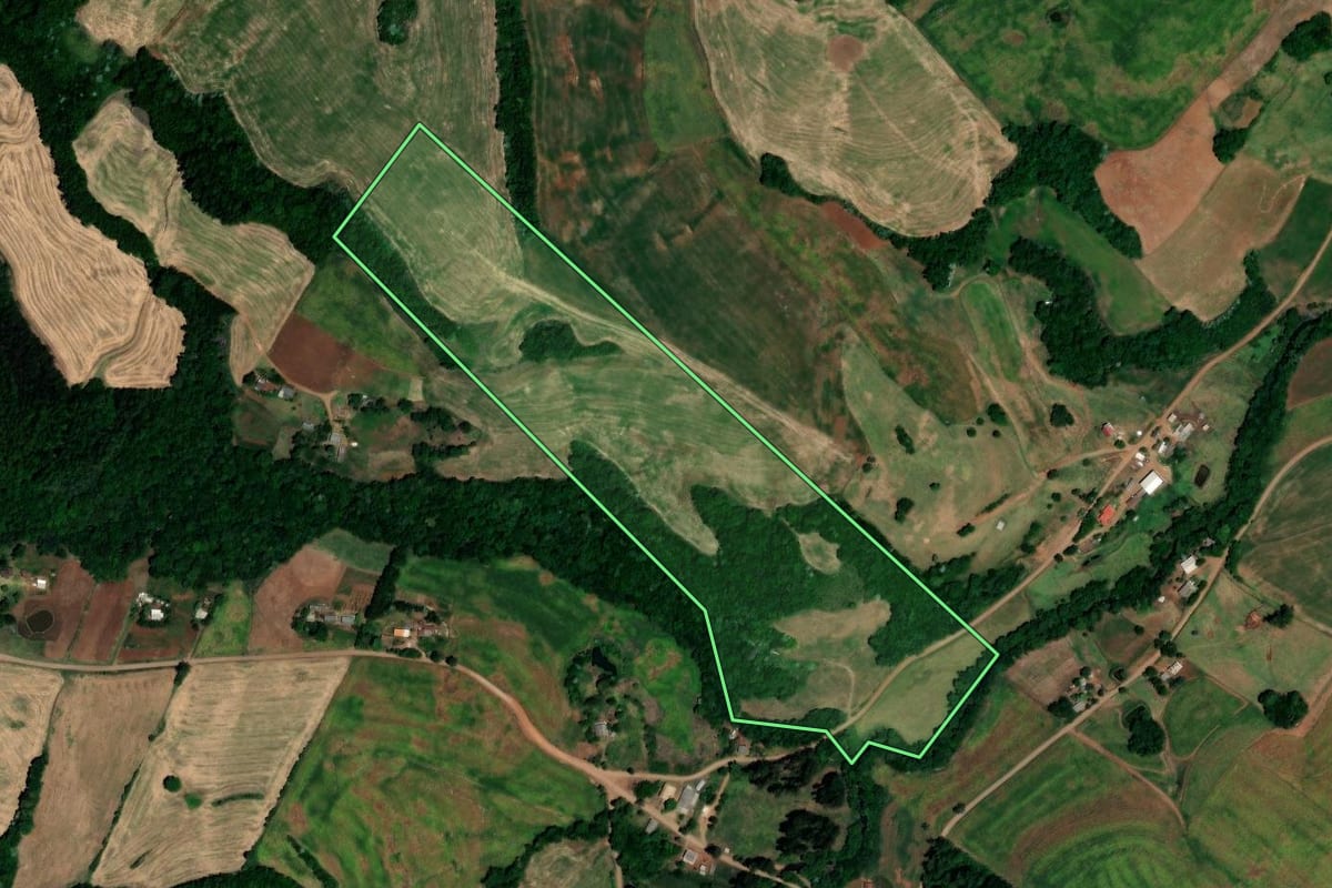 Imagem de satélite do imóvel rural em Jaboticaba (RS), com o contorno declarado no CAR desenhado por cima.
