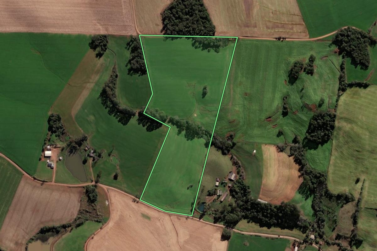 Imagem de satélite do imóvel rural em Jaboticaba (RS), com o contorno declarado no CAR desenhado por cima.