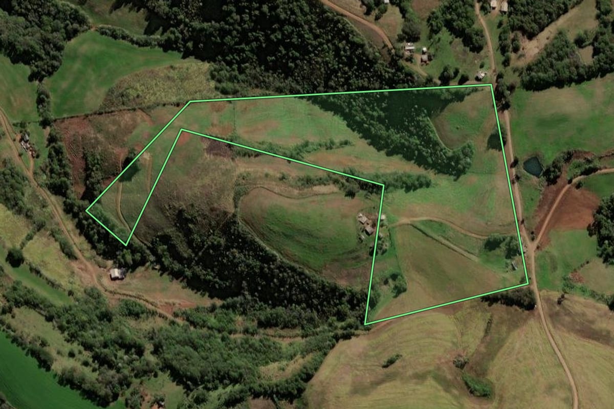 Imagem de satélite do imóvel rural em Jaboticaba (RS), com o contorno declarado no CAR desenhado por cima.