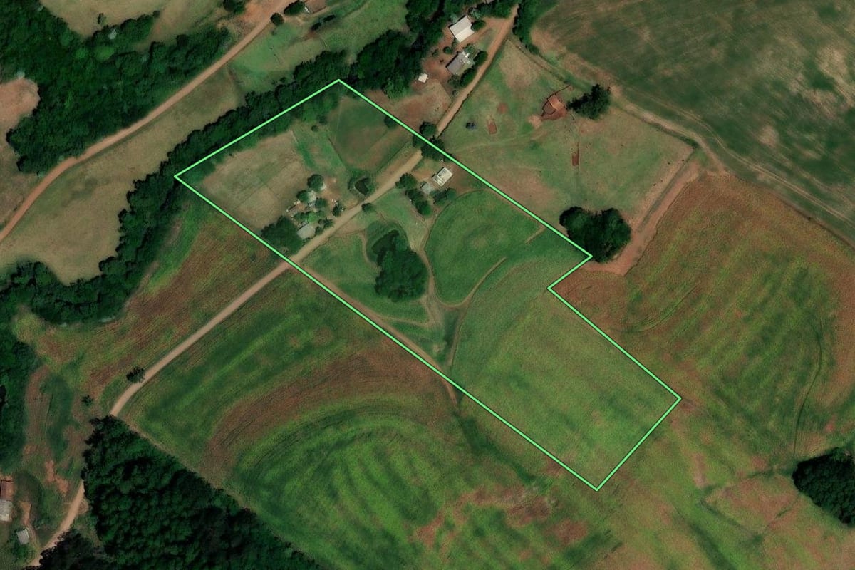 Imagem de satélite do imóvel rural em Jaboticaba (RS), com o contorno declarado no CAR desenhado por cima.