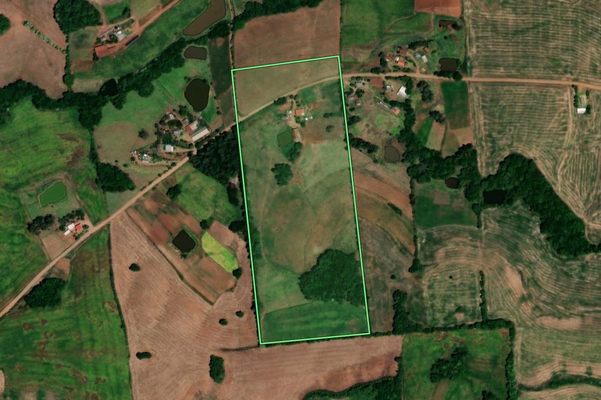 Imagem de satélite do imóvel rural em Jaboticaba (RS), com o contorno declarado no CAR desenhado por cima.
