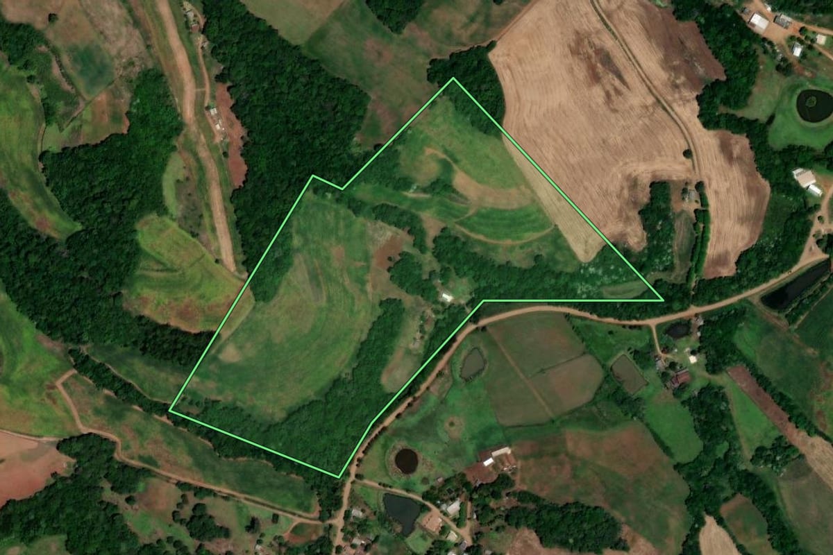 Imagem de satélite do imóvel rural em Jaboticaba (RS), com o contorno declarado no CAR desenhado por cima.