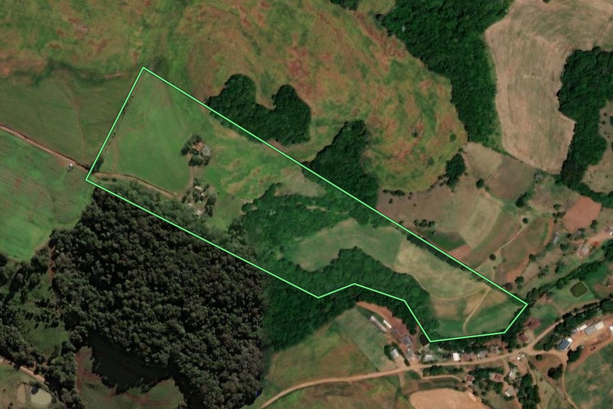 Imagem de satélite do imóvel rural em Jaboticaba (RS), com o contorno declarado no CAR desenhado por cima.