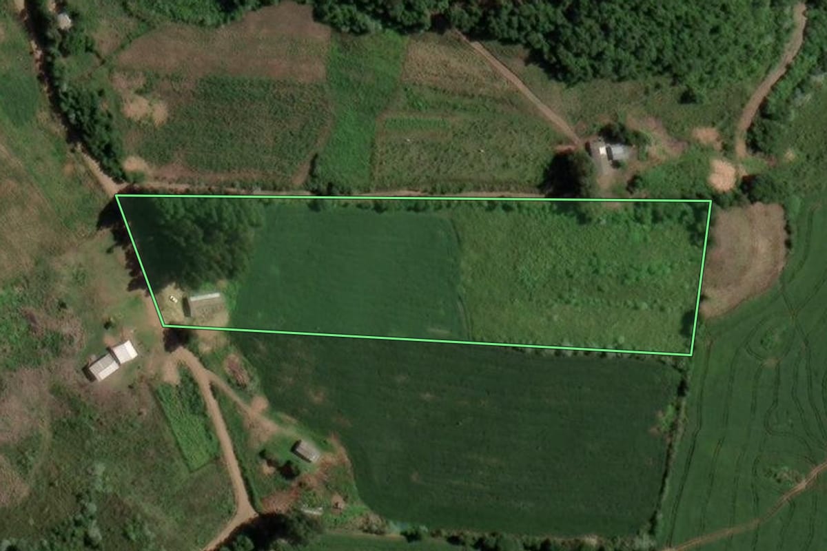 Imagem de satélite do imóvel rural em Jacuizinho (RS), com o contorno declarado no CAR desenhado por cima.