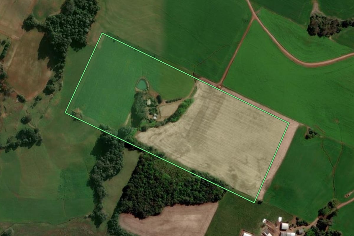 Imagem de satélite do imóvel rural em Jacutinga (RS), com o contorno declarado no CAR desenhado por cima.